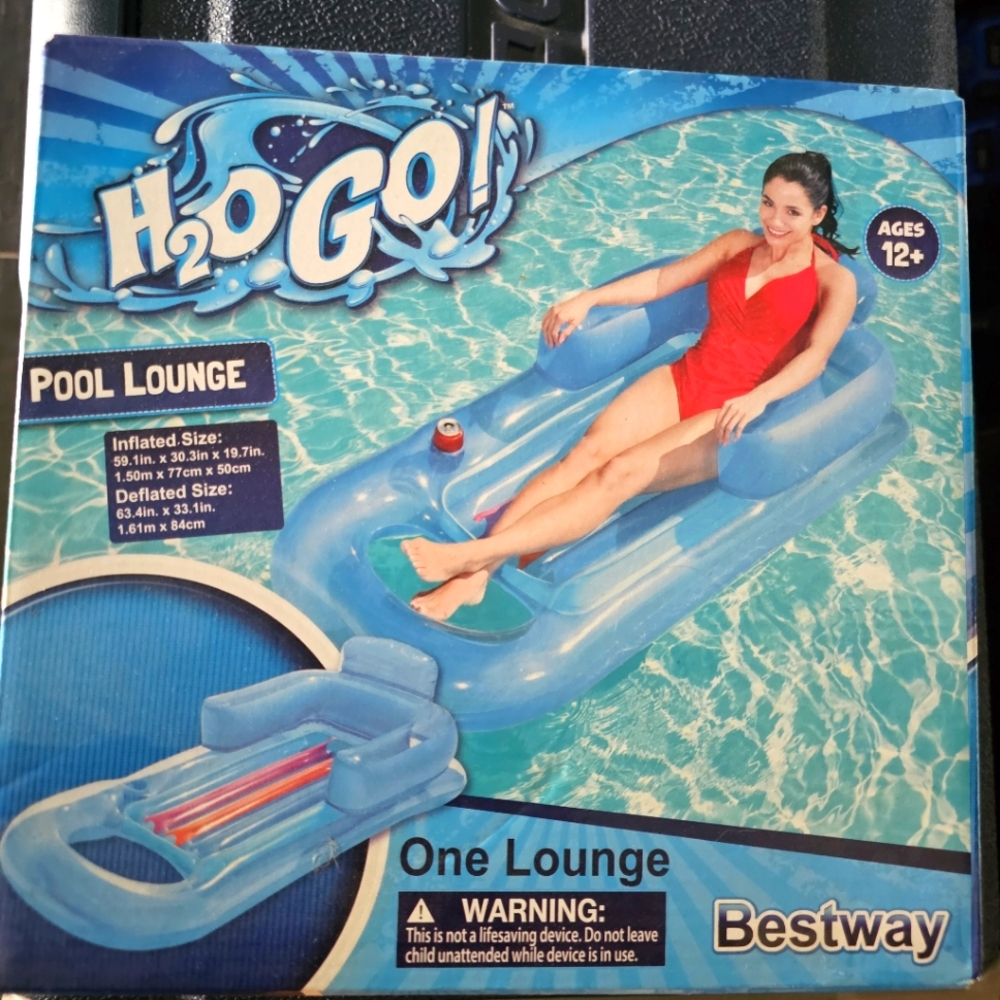 H2O go pool lounger New In Box 59in x 30in x 19in
